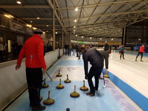 Curlen Funcurling ijsbaan teamuitje